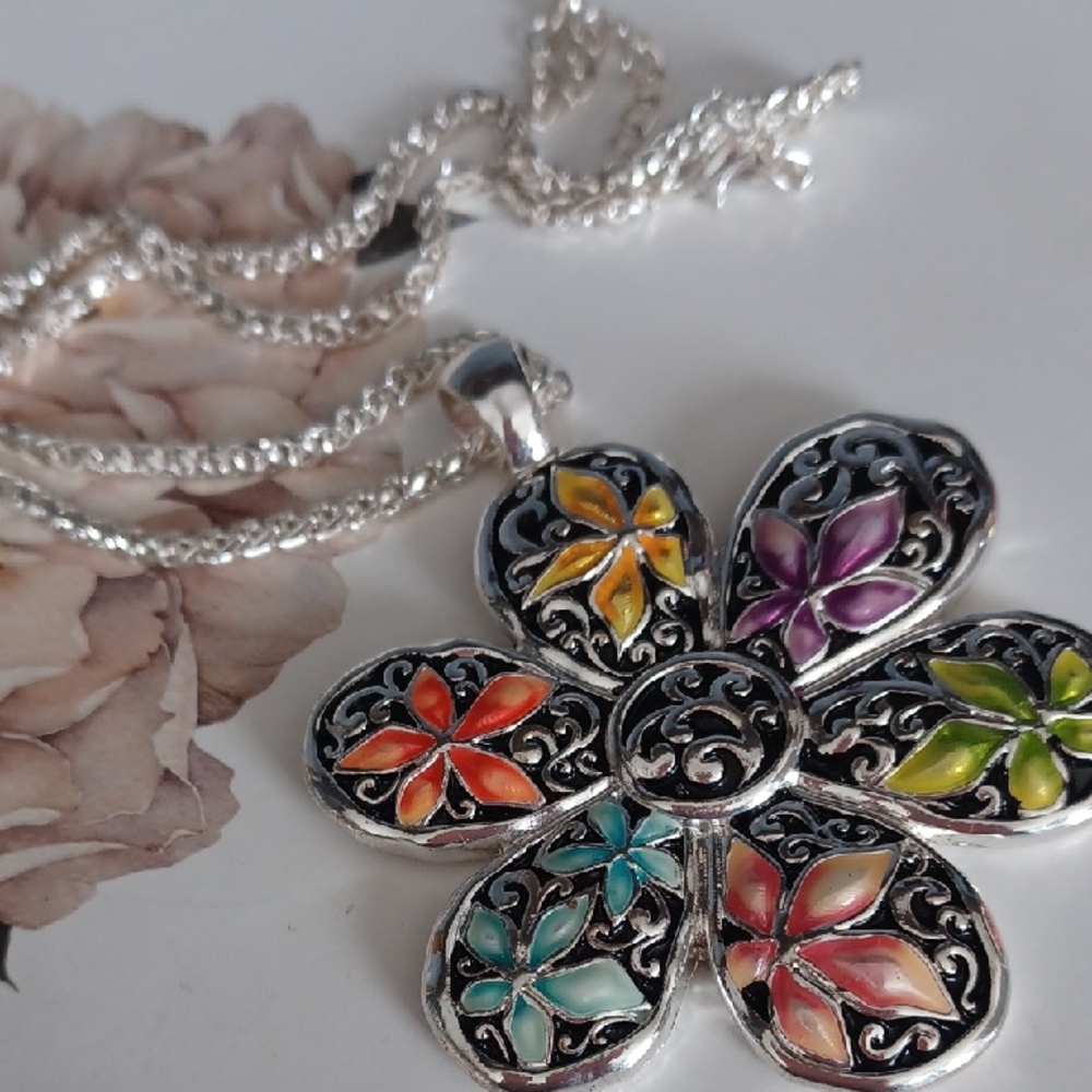 Floral Multicolor Pendant Necklace